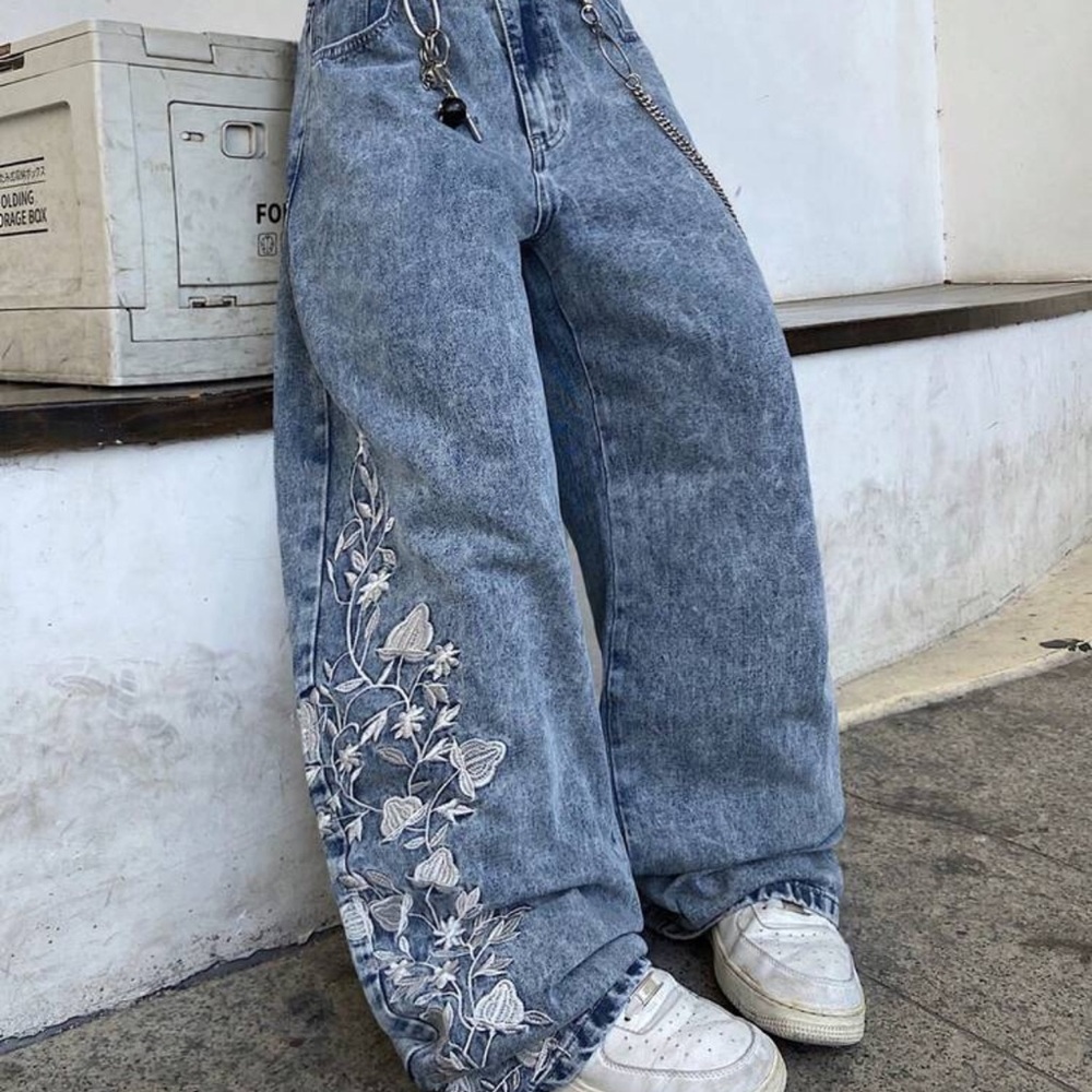 Stylish Embroidered Relaxed Fit Jeans